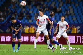 aiyouxi-全力以赴的球员展现出色的表现英语