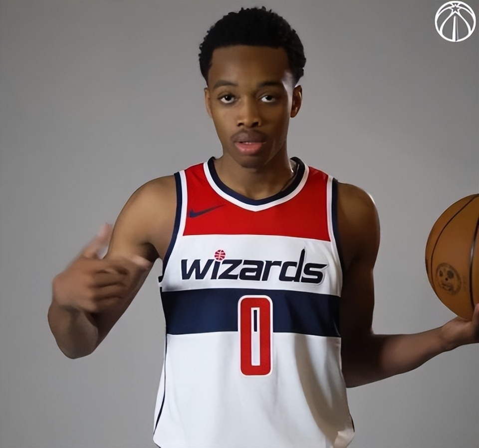 ayx.com-关于法甲新秀连胜三轮，领先榜首，欲冲击联赛冠军的信息  第2张